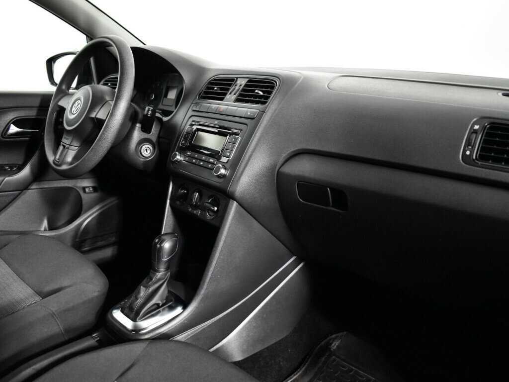 Volkswagen Polo с пробегом — 2012 год. Фото: #8