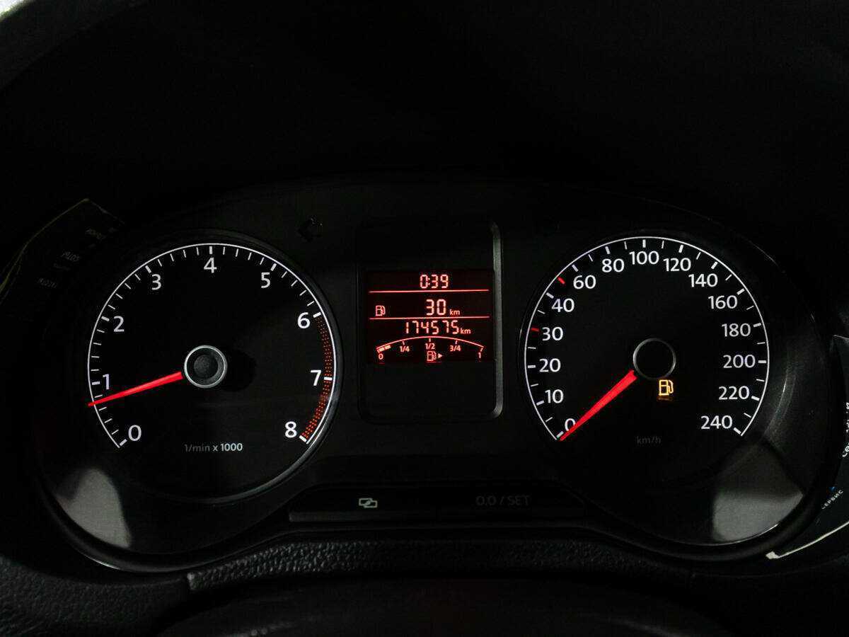 Volkswagen Polo с пробегом — 2013 год. Фото: #11