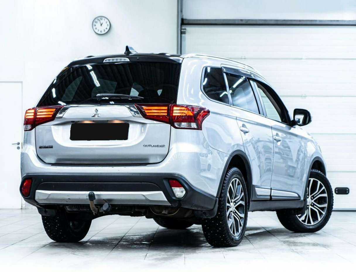 Mitsubishi Outlander с пробегом — 2017 год. Фото: #2
