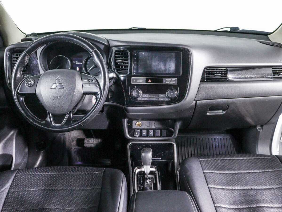 Mitsubishi Outlander с пробегом — 2019 год. Фото: #9