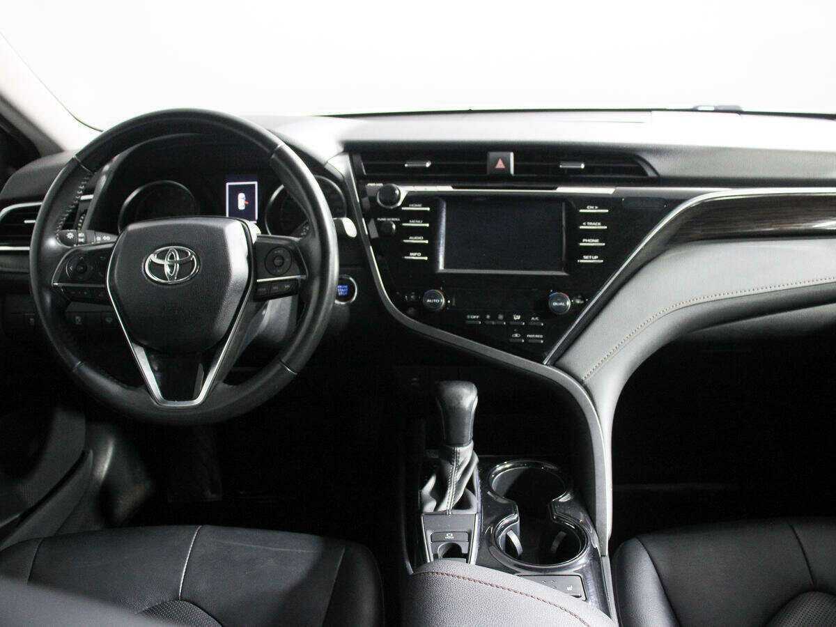 Toyota Camry с пробегом — 2020 год. Фото: #11