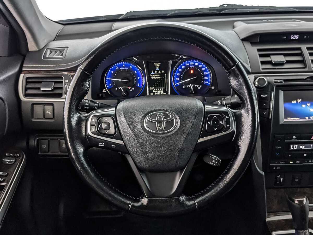 Toyota Camry с пробегом — 2016 год. Фото: #17