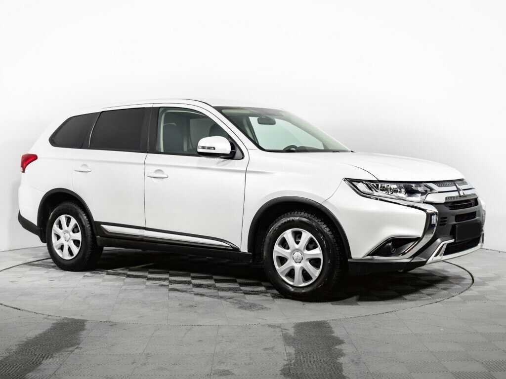 Mitsubishi Outlander с пробегом — 2020 год. Фото: #2