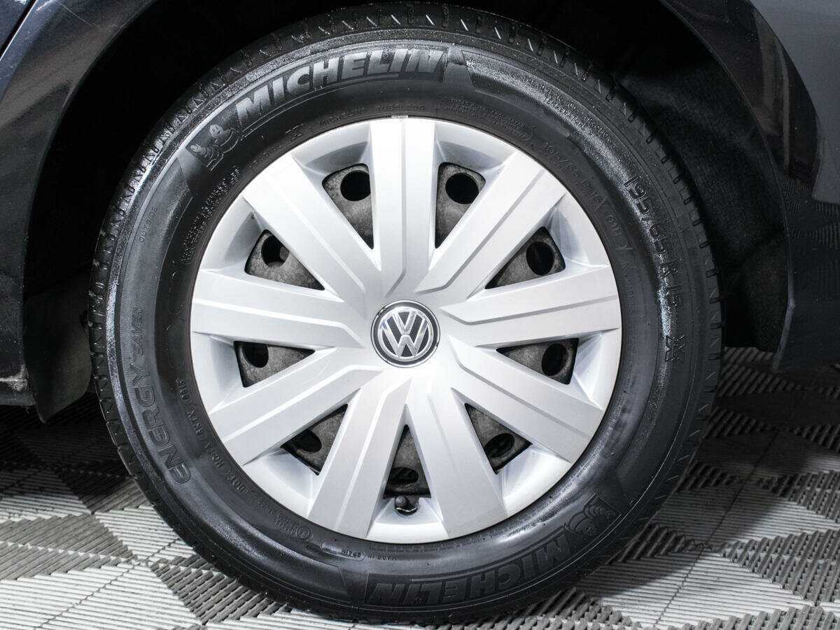 Volkswagen Jetta с пробегом — 2015 год. Фото: #15