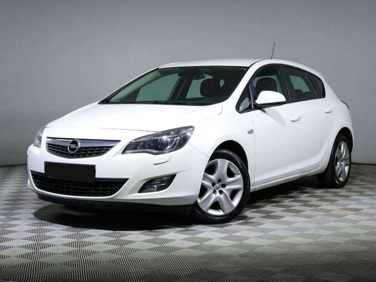 Opel Astra с пробегом — 2012 год. Фото: #0