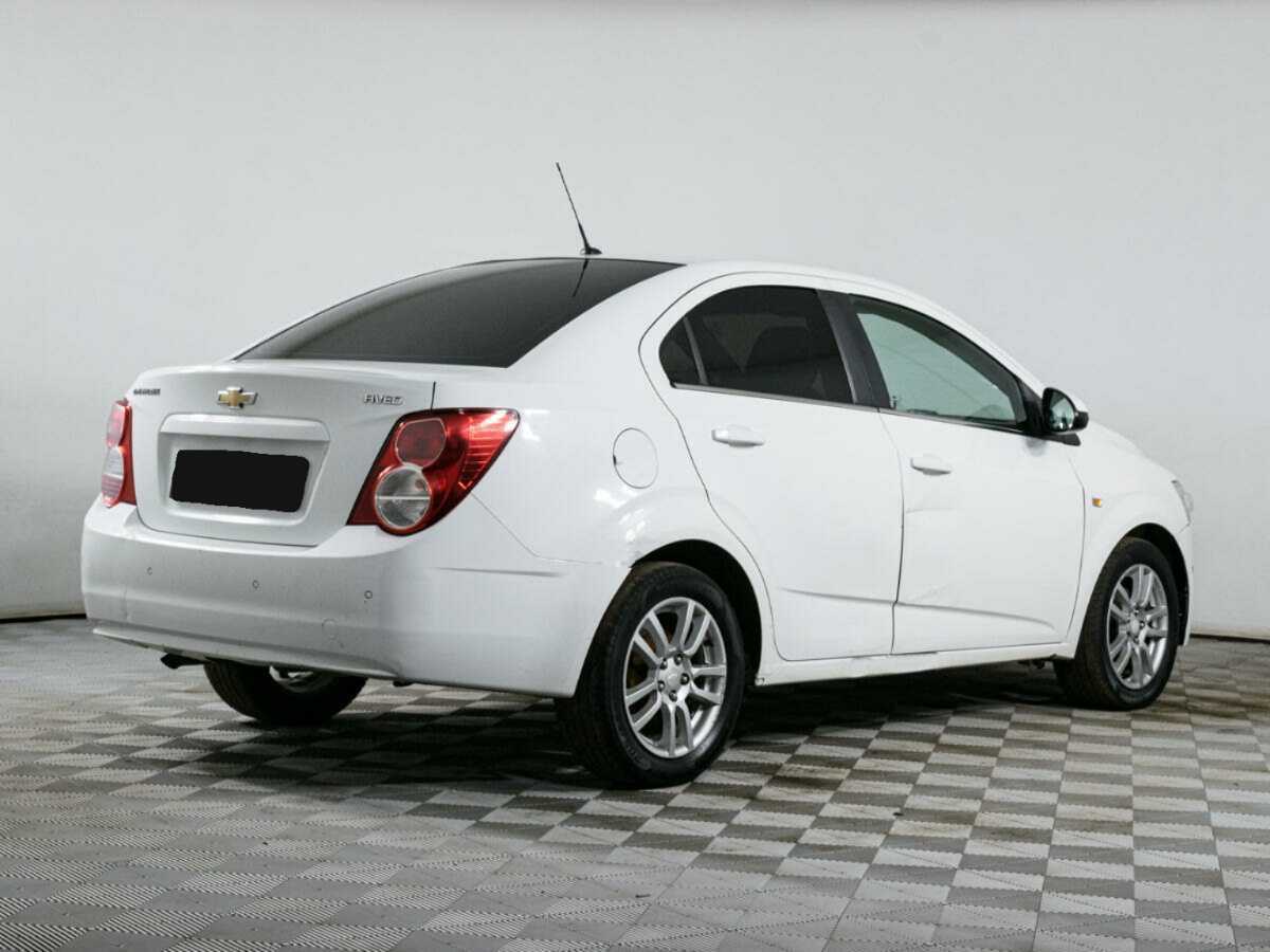 Chevrolet Aveo с пробегом — 2013 год. Фото: #3