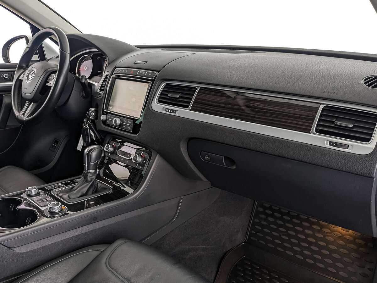 Volkswagen Touareg с пробегом — 2017 год. Фото: #12