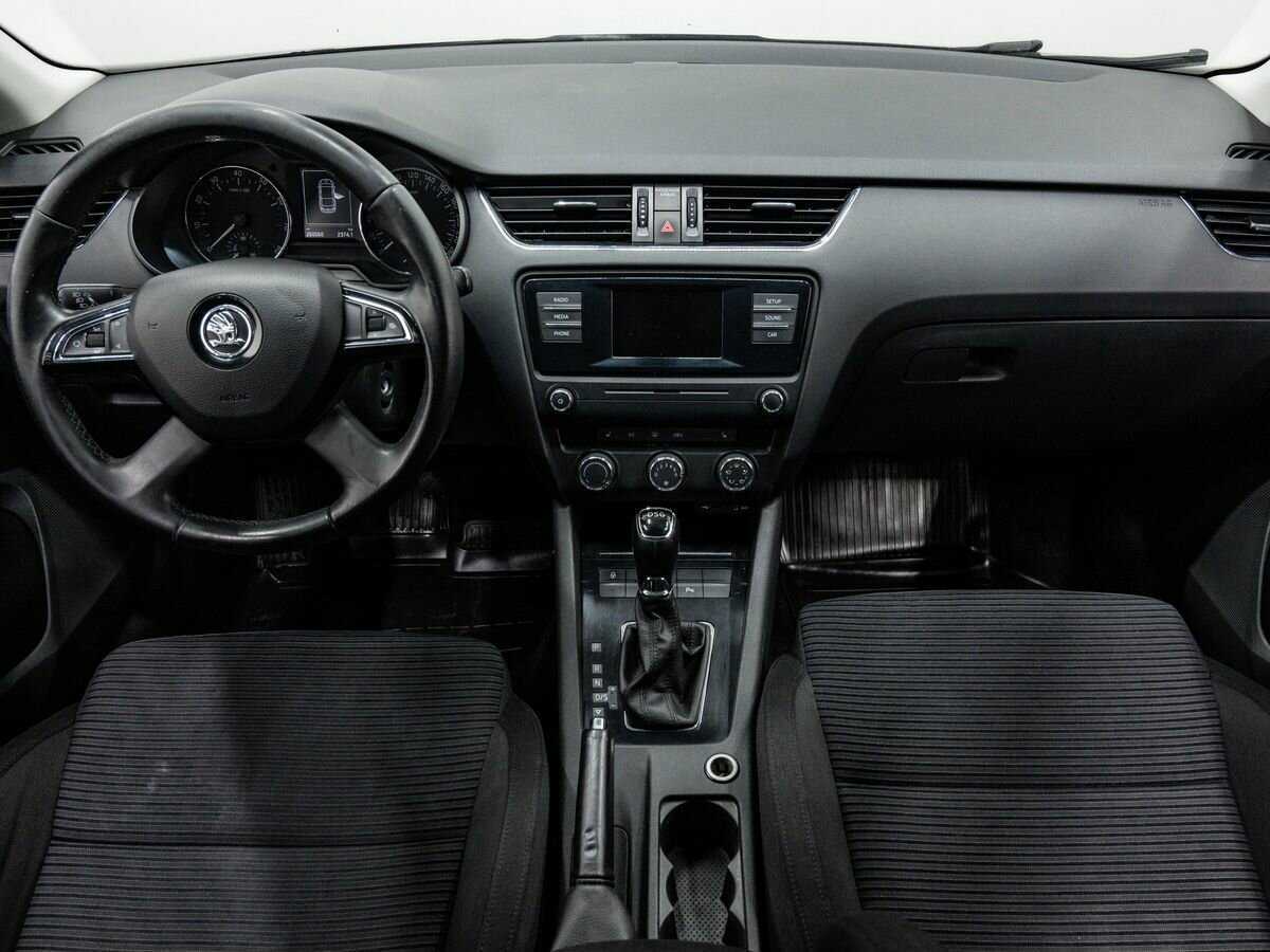 Skoda Octavia с пробегом — 2015 год. Фото: #6