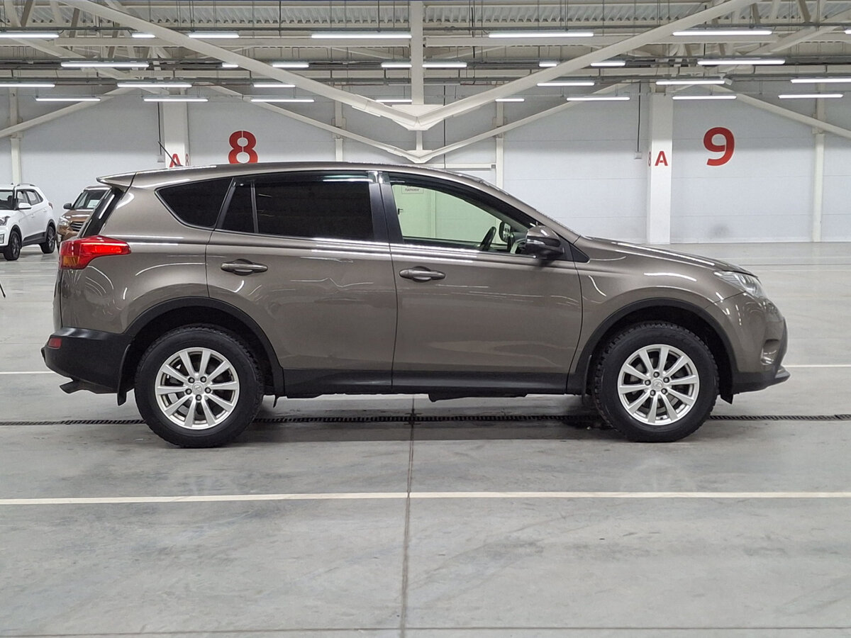 Toyota RAV4 с пробегом — 2013 год. Фото: #3