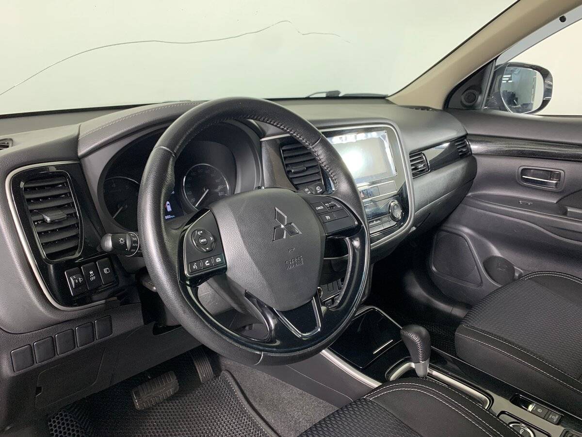 Mitsubishi Outlander с пробегом — 2019 год. Фото: #10