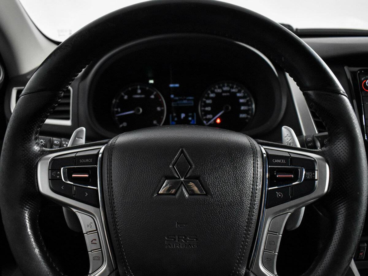 Mitsubishi Pajero Sport с пробегом — 2018 год. Фото: #17
