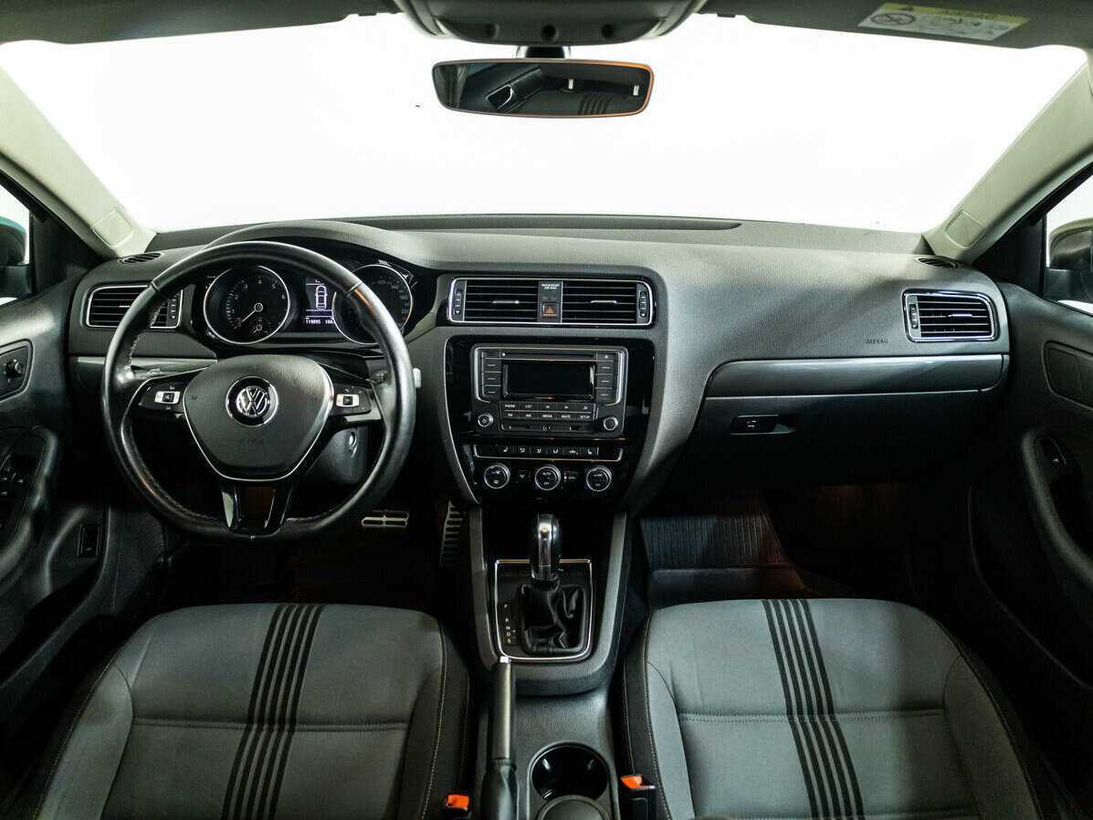 Volkswagen Jetta с пробегом — 2016 год. Фото: #10