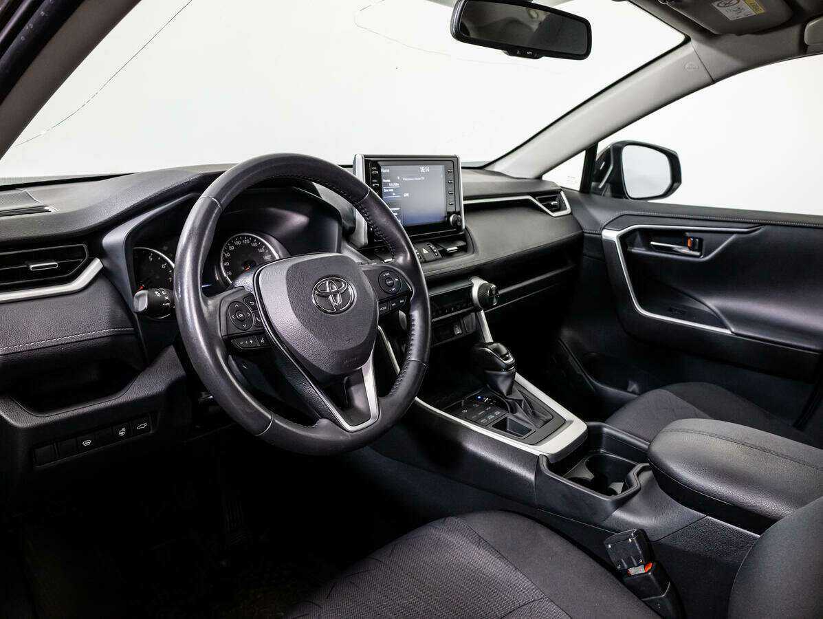 Toyota RAV4 с пробегом — 2021 год. Фото: #7