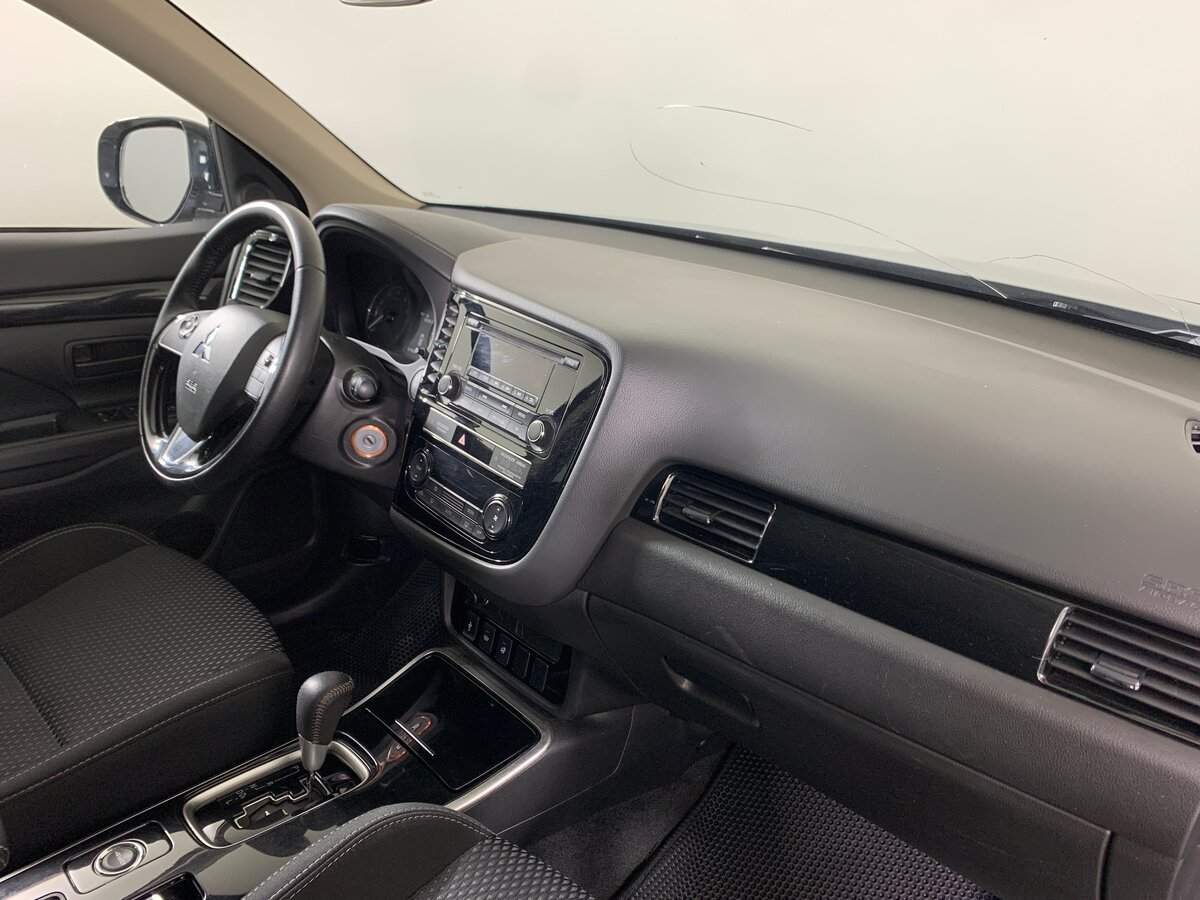 Mitsubishi Outlander с пробегом — 2019 год. Фото: #12