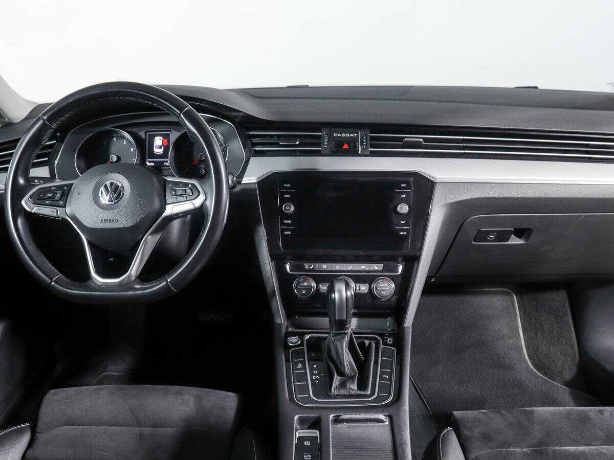 Volkswagen Passat с пробегом — 2020 год. Фото: #11