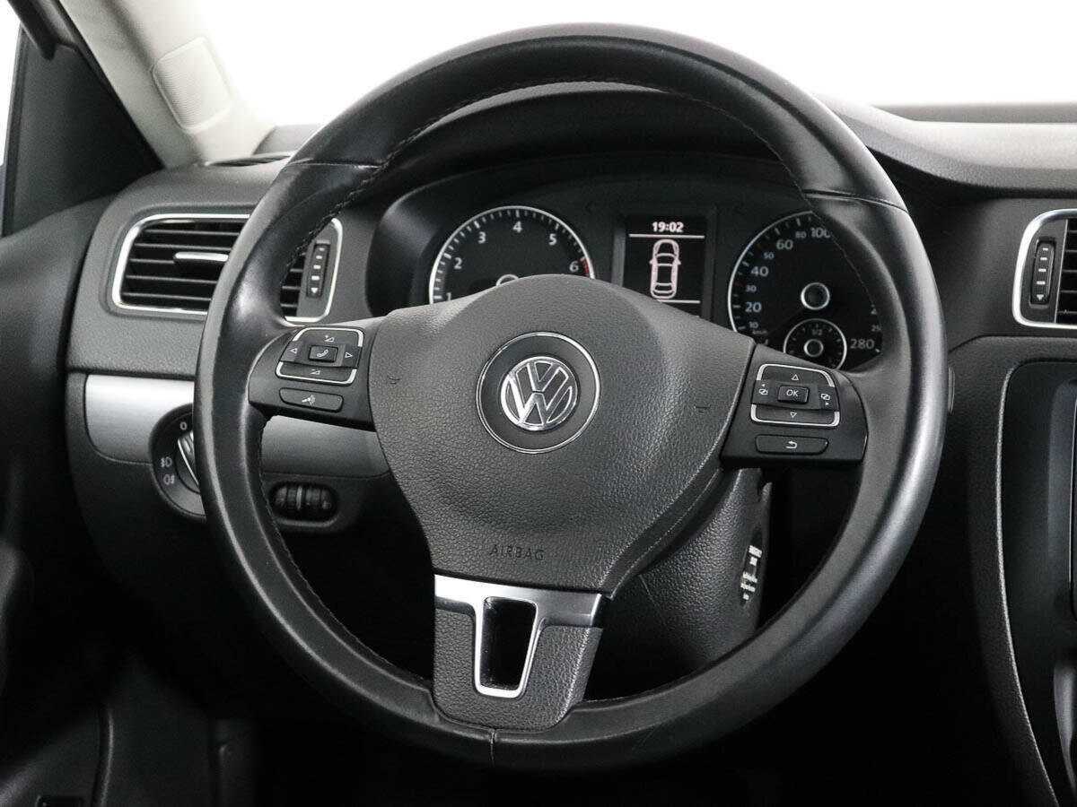 Volkswagen Jetta с пробегом — 2012 год. Фото: #14