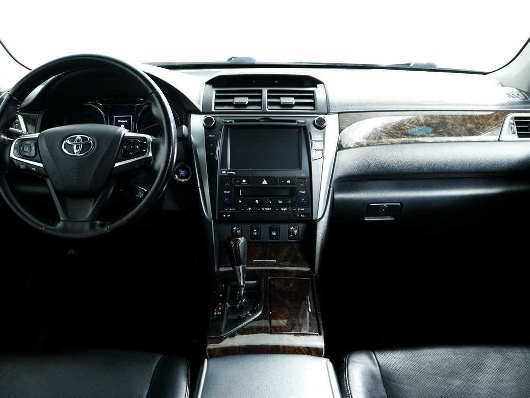 Toyota Camry с пробегом — 2015 год. Фото: #10