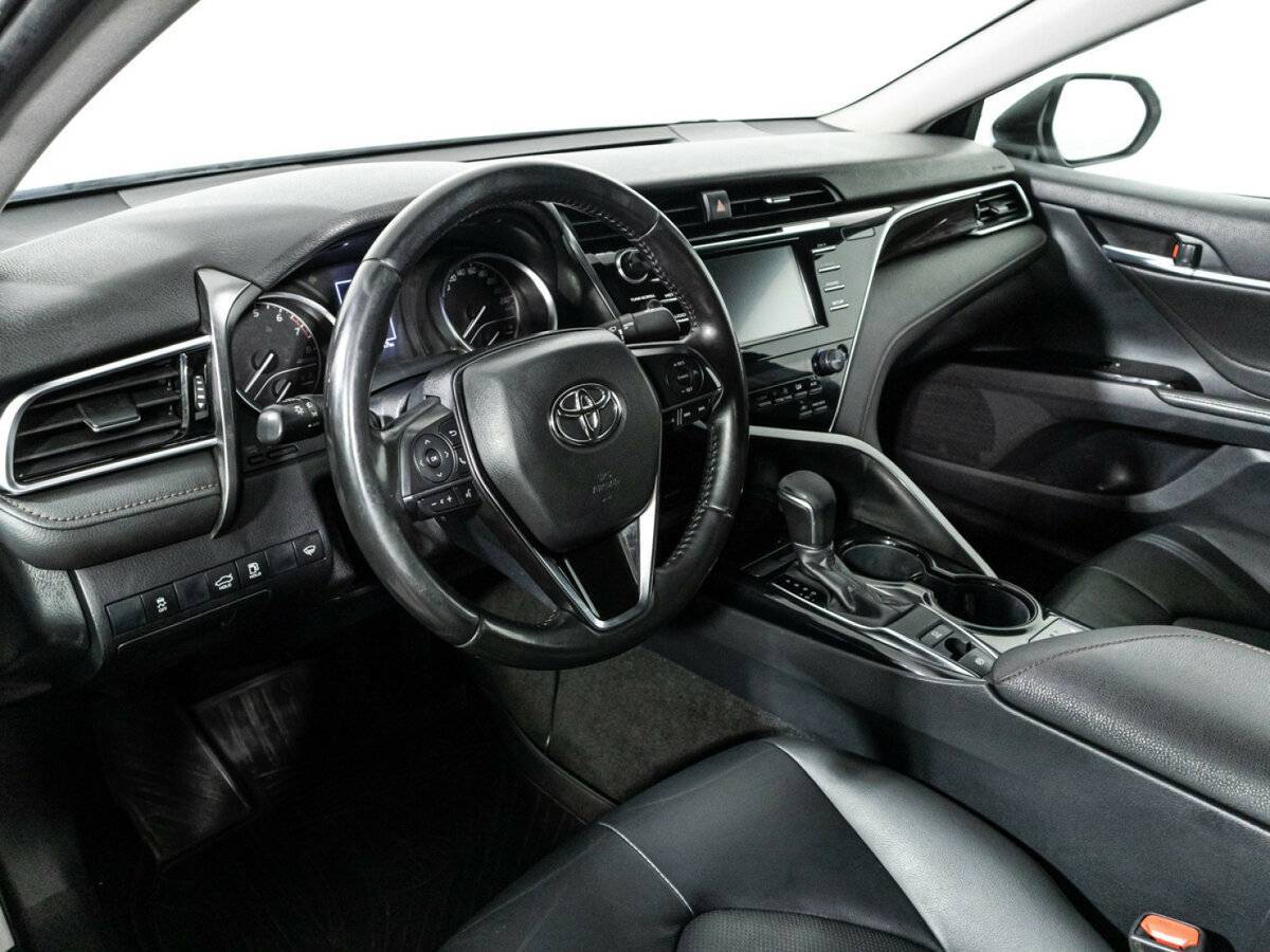 Toyota Camry с пробегом — 2020 год. Фото: #10