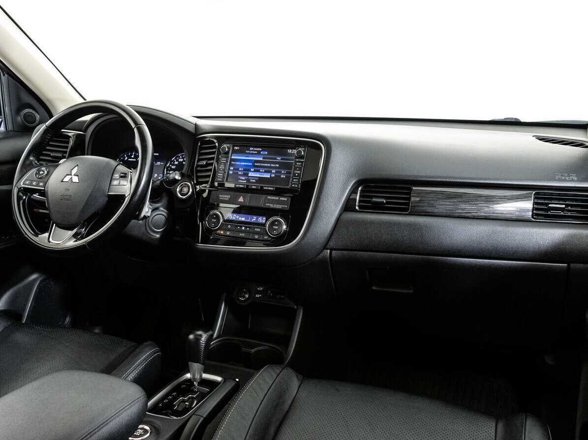 Mitsubishi Outlander с пробегом — 2016 год. Фото: #8
