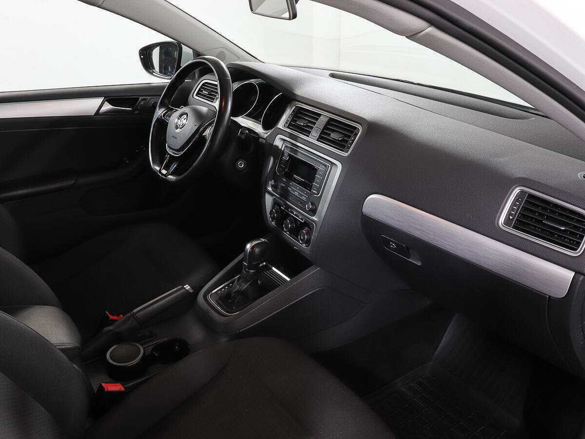 Volkswagen Jetta с пробегом — 2017 год. Фото: #8