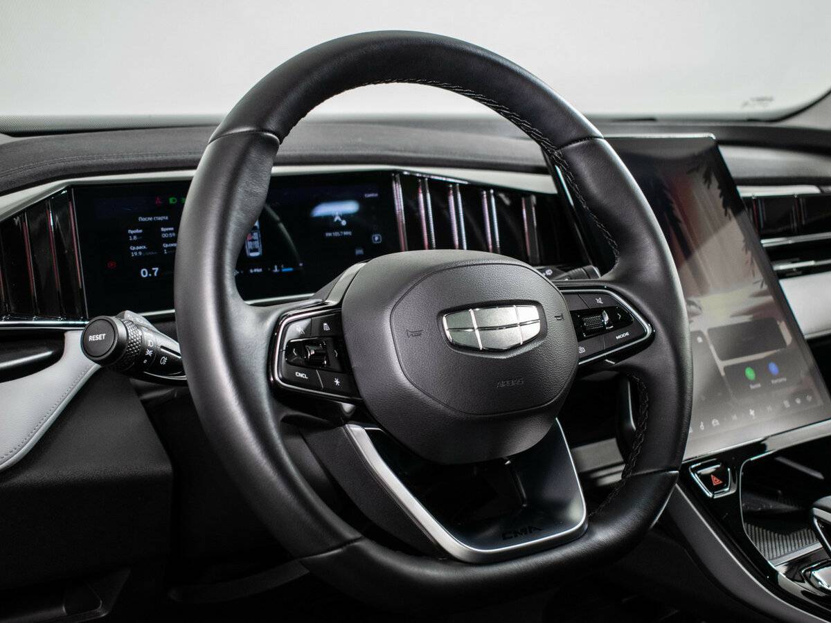 Geely Atlas с пробегом — 2024 год. Фото: #14