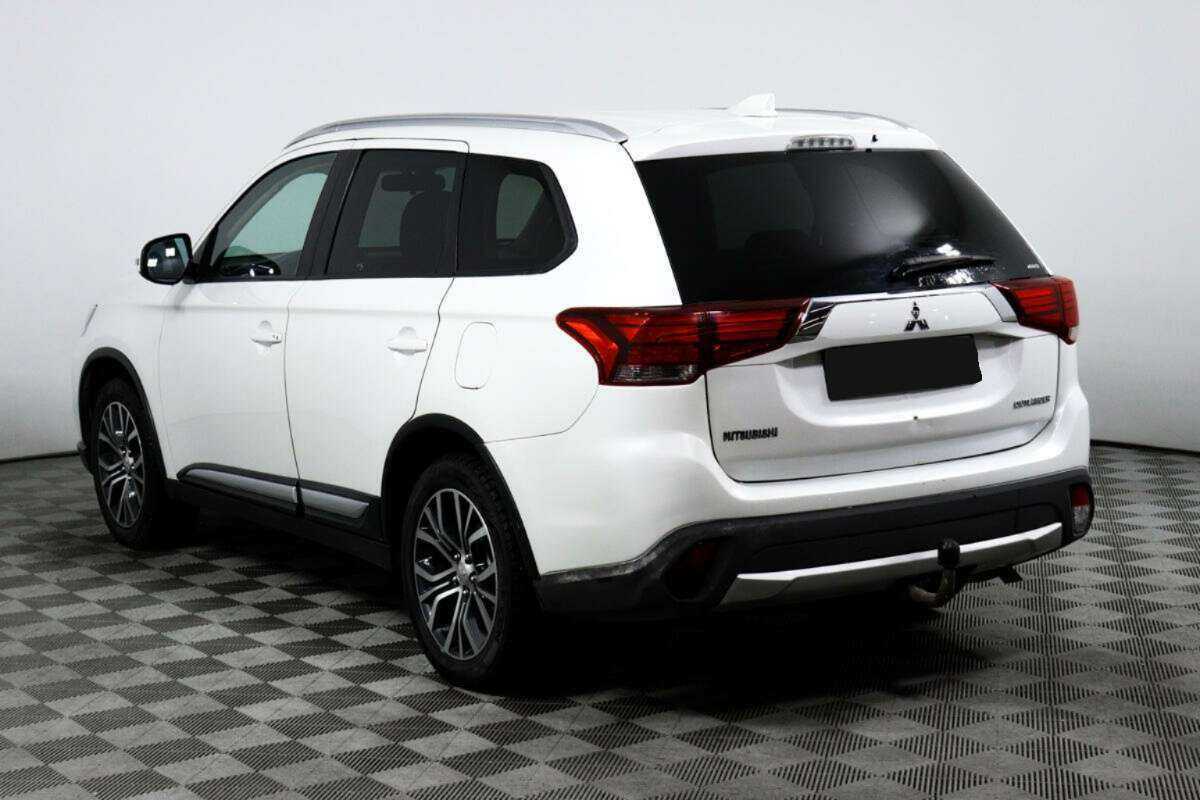 Mitsubishi Outlander с пробегом — 2018 год. Фото: #4