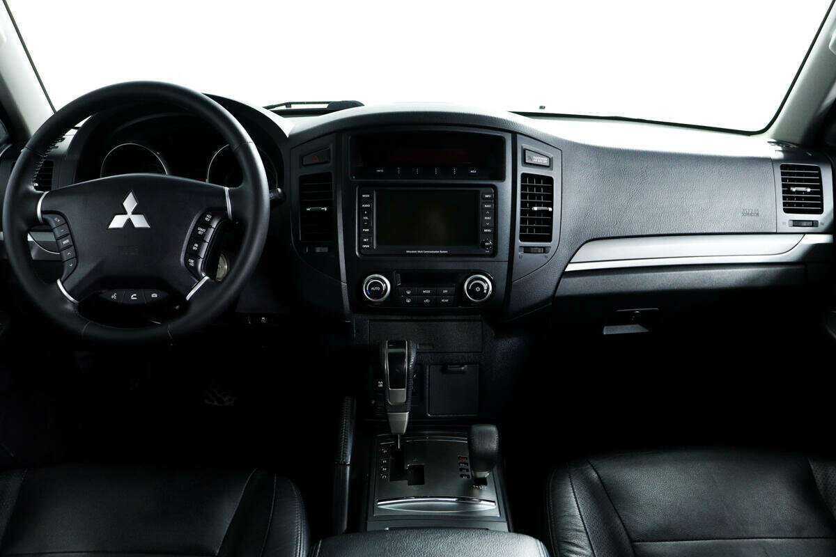 Mitsubishi Pajero с пробегом — 2012 год. Фото: #10