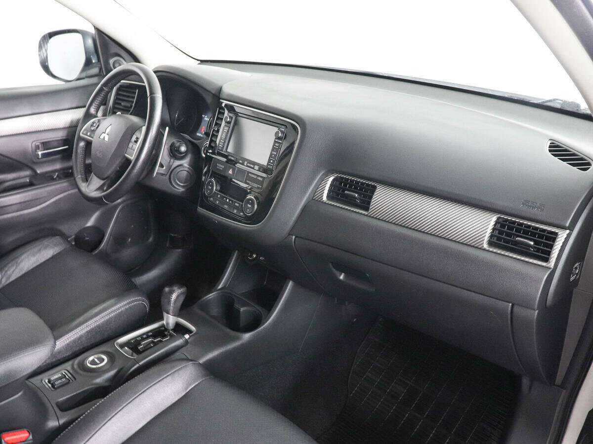 Mitsubishi Outlander с пробегом — 2012 год. Фото: #9