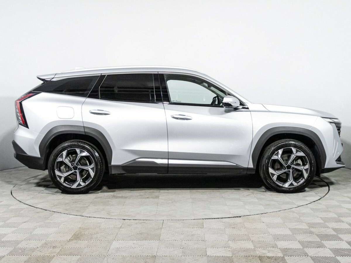 Geely Atlas с пробегом — 2024 год. Фото: #3