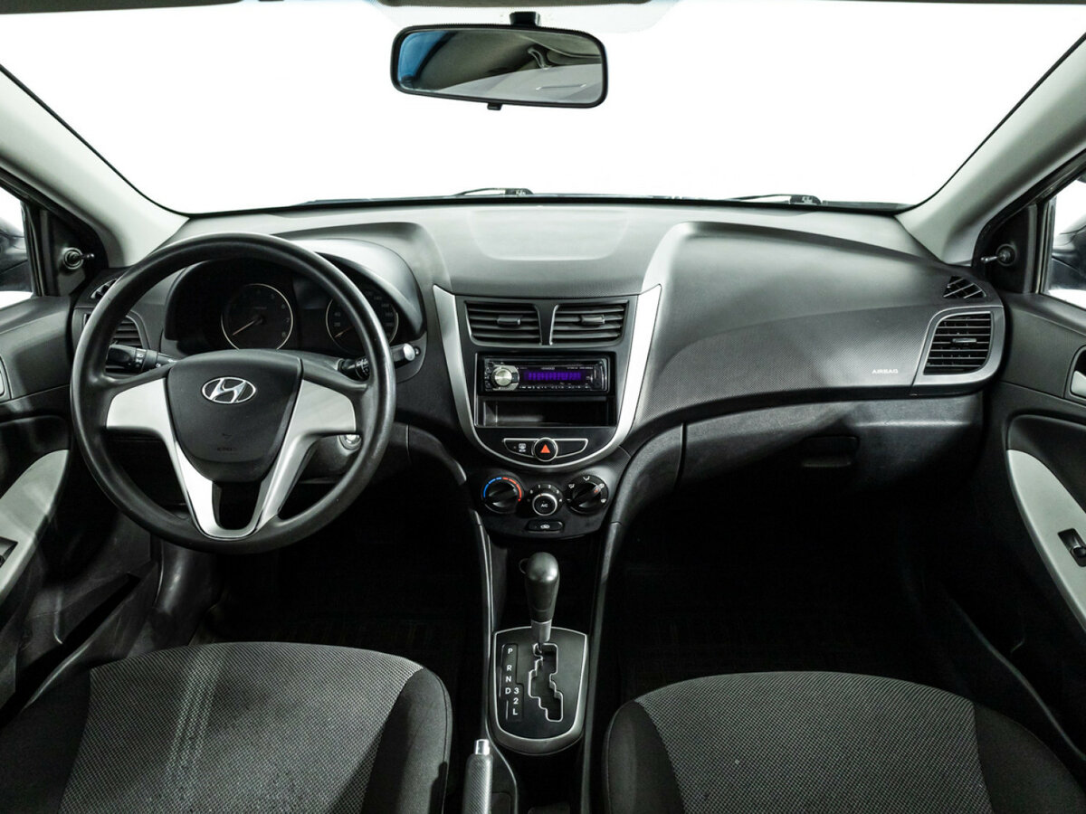 Hyundai Solaris с пробегом — 2012 год. Фото: #12