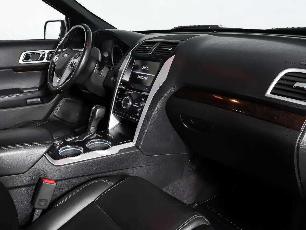 Ford Explorer с пробегом — 2012 год. Фото: #8