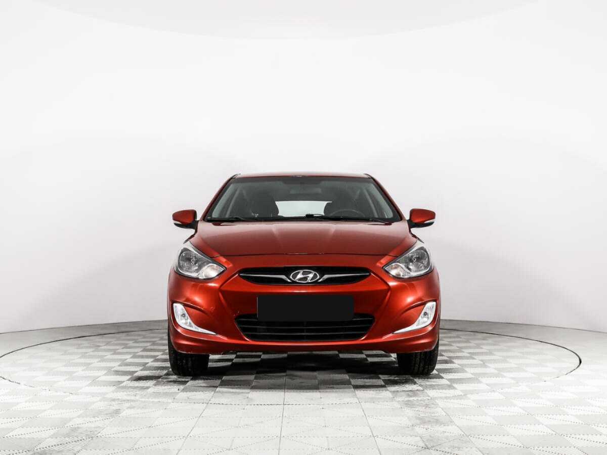 Hyundai Solaris с пробегом — 2012 год. Фото: #1