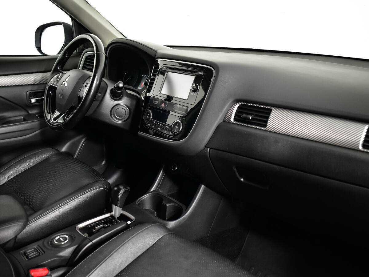 Mitsubishi Outlander с пробегом — 2015 год. Фото: #8
