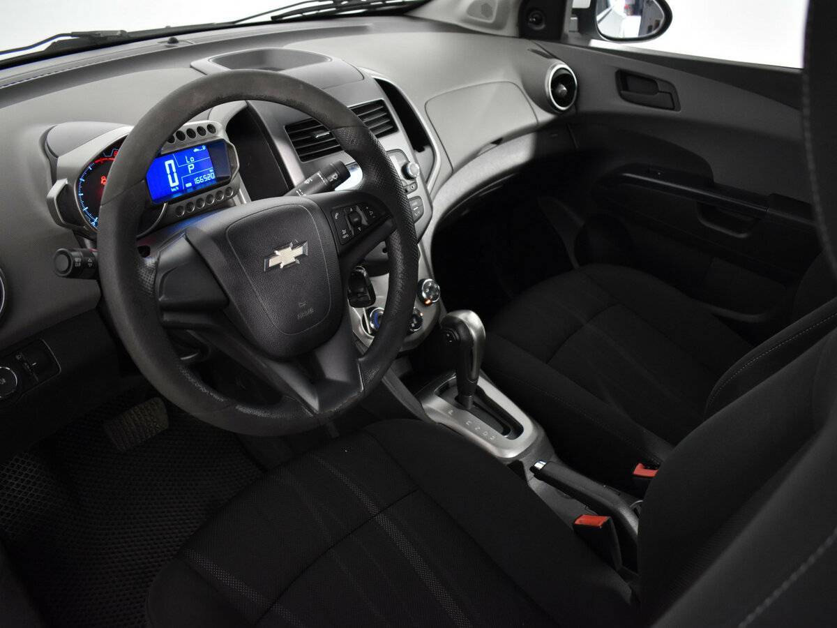 Chevrolet Aveo с пробегом — 2013 год. Фото: #8