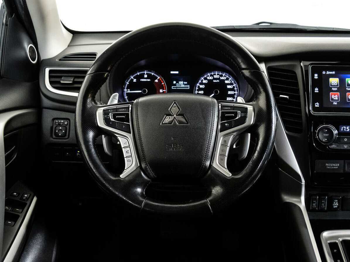 Mitsubishi Pajero Sport с пробегом — 2018 год. Фото: #8