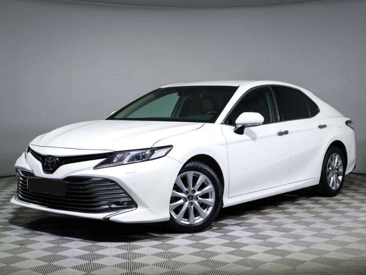 Toyota Camry с пробегом — 2018 год. Посмотреть фото