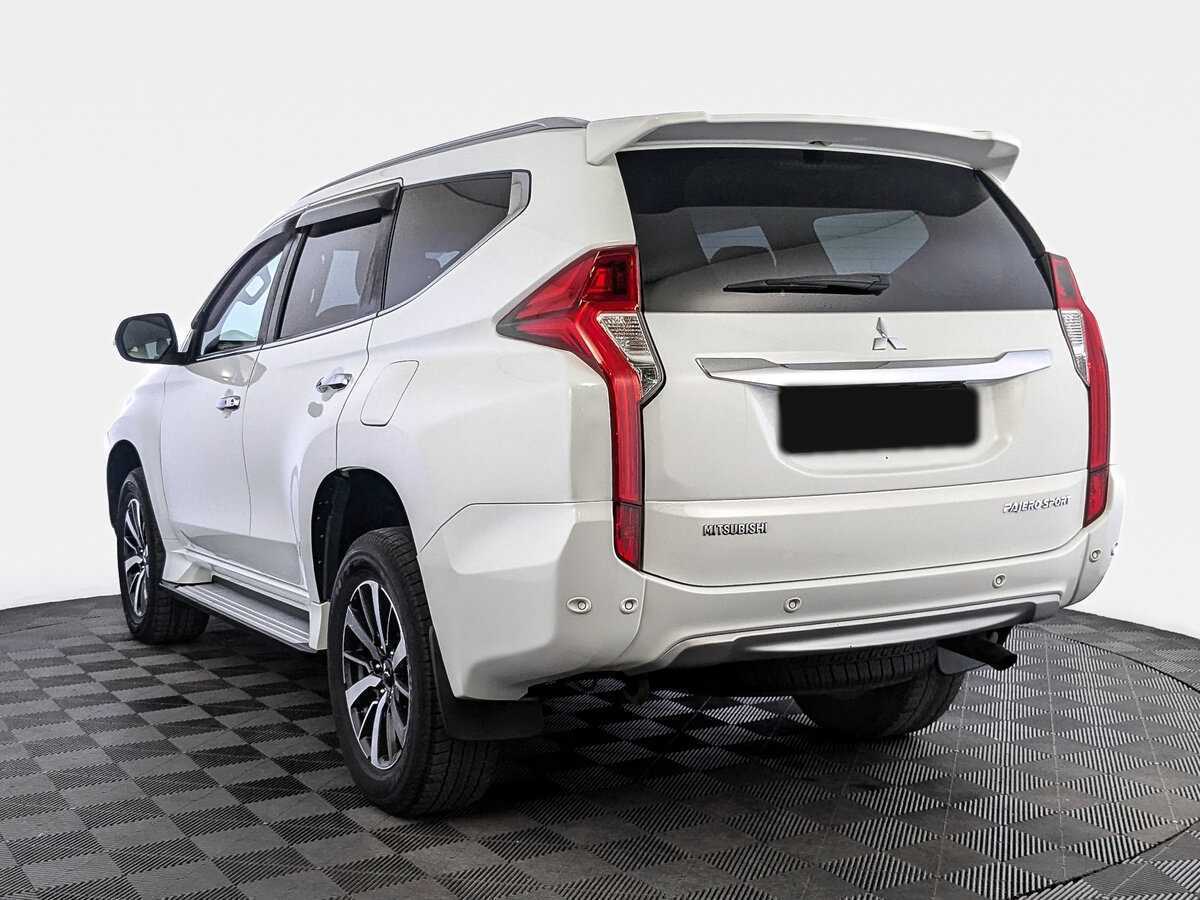 Mitsubishi Pajero Sport с пробегом — 2017 год. Фото: #6