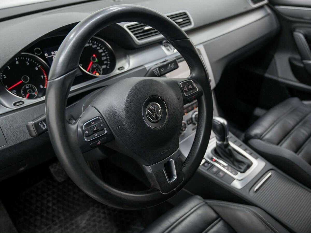 Volkswagen Passat CC с пробегом — 2012 год. Фото: #17