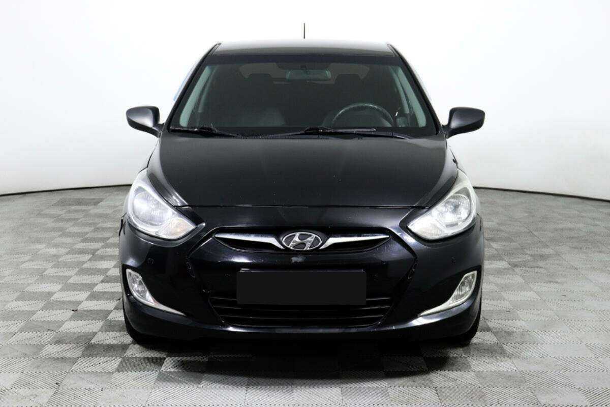 Hyundai Solaris с пробегом — 2012 год. Фото: #1