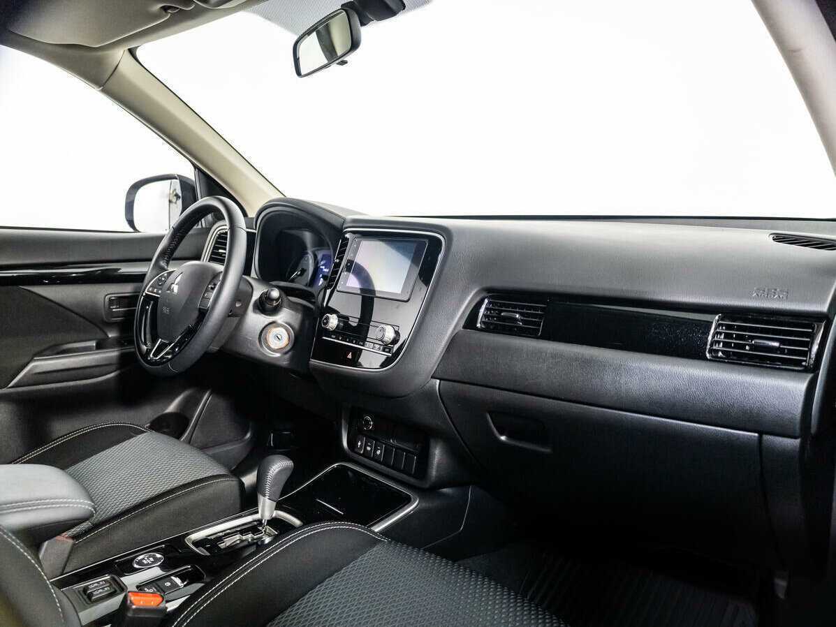 Mitsubishi Outlander с пробегом — 2020 год. Фото: #7