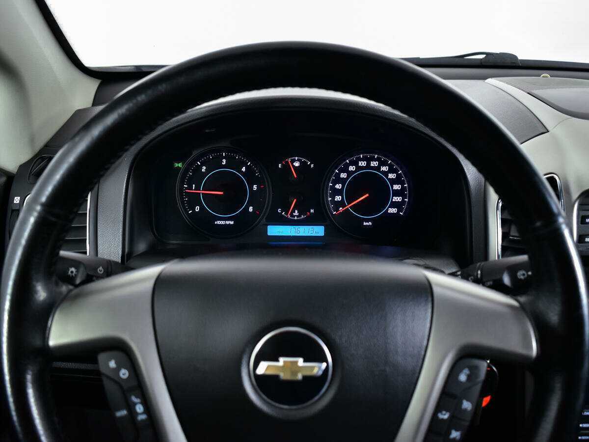 Chevrolet Captiva с пробегом — 2012 год. Фото: #10