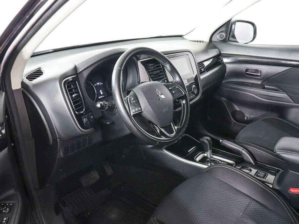 Mitsubishi Outlander с пробегом — 2018 год. Фото: #8