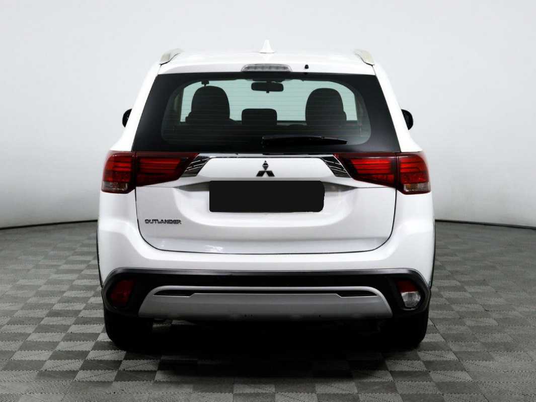 Mitsubishi Outlander с пробегом — 2021 год. Фото: #4