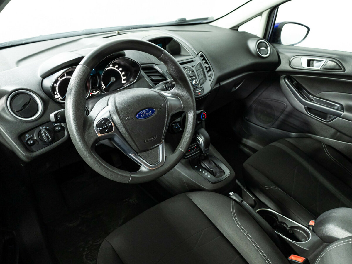Ford Fiesta с пробегом — 2016 год. Фото: #10