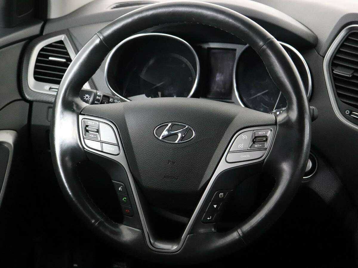 Hyundai Santa Fe с пробегом — 2017 год. Фото: #12