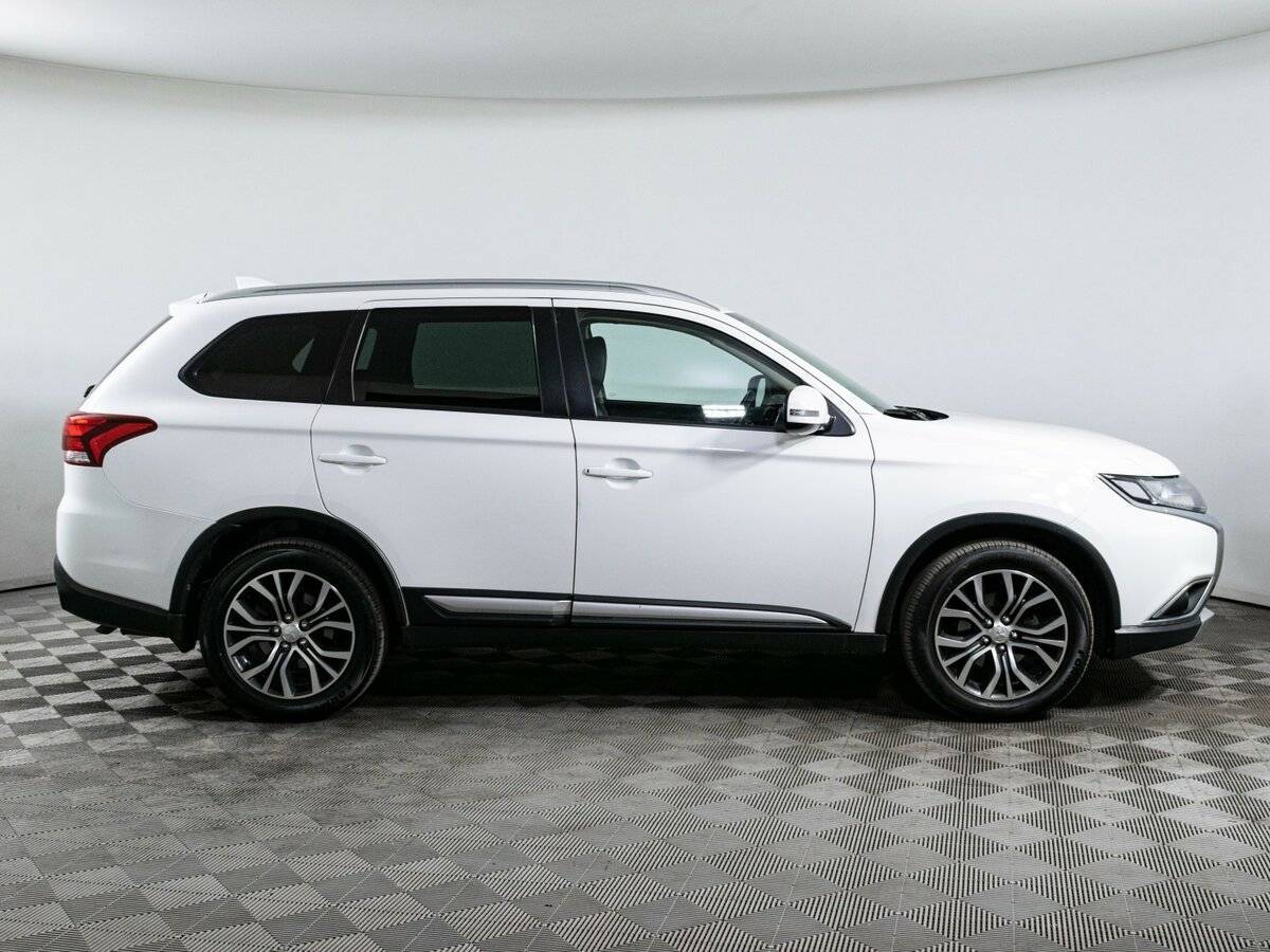 Mitsubishi Outlander с пробегом — 2018 год. Фото: #3