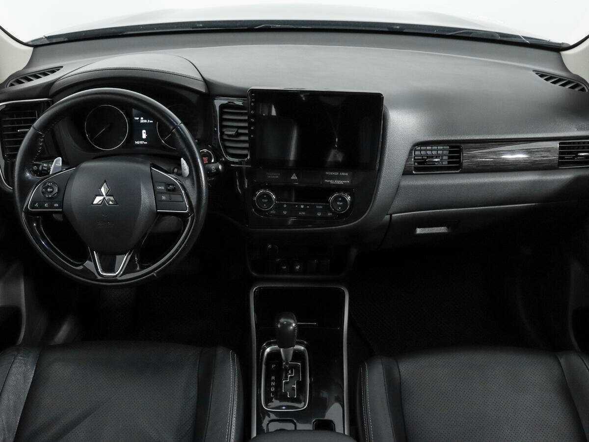 Mitsubishi Outlander с пробегом — 2017 год. Фото: #12