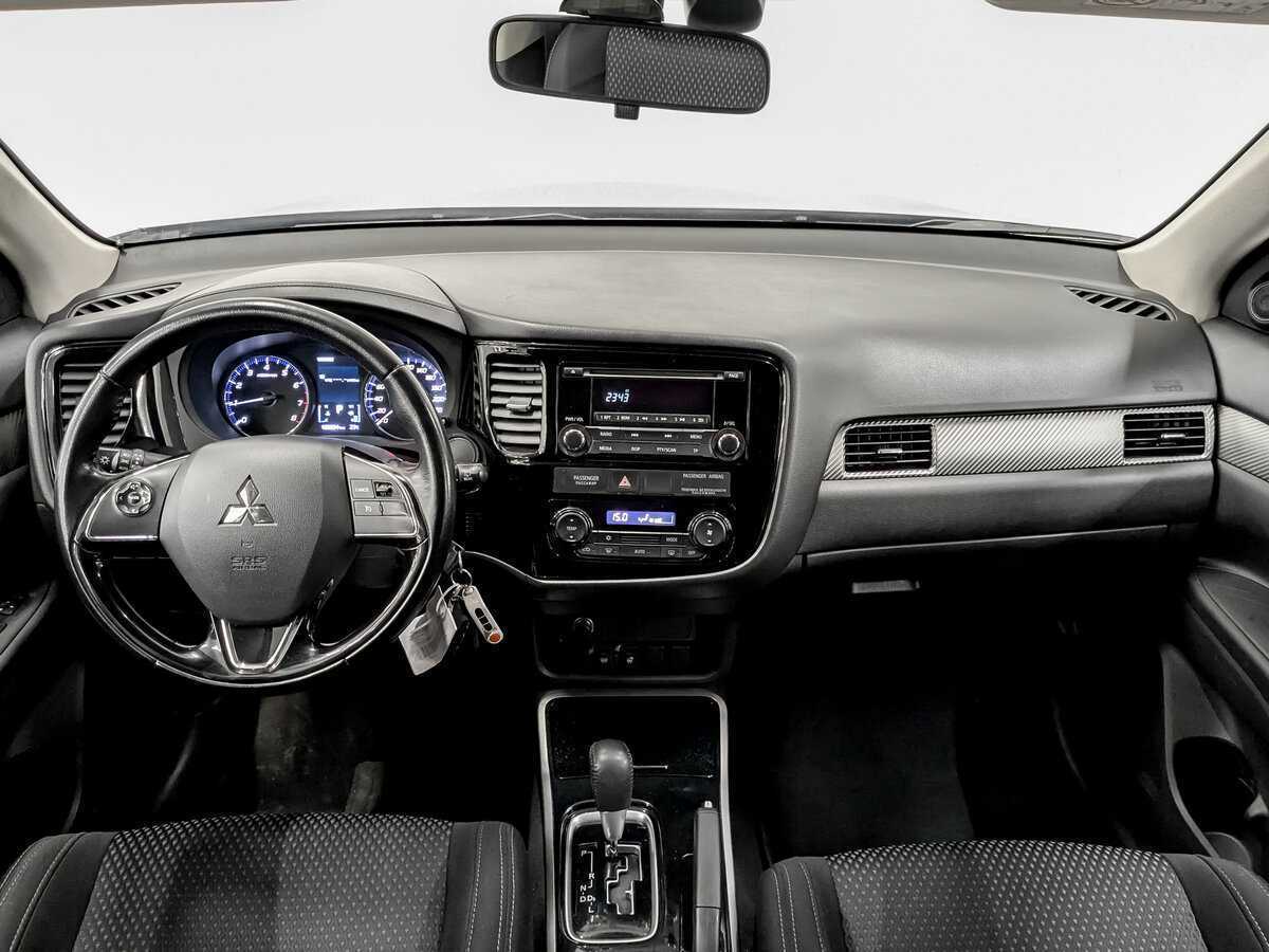 Mitsubishi Outlander с пробегом — 2017 год. Фото: #13
