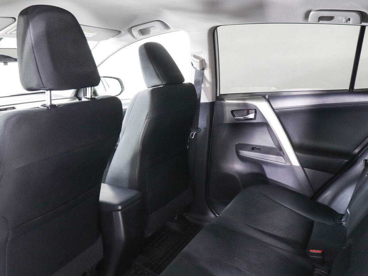 Toyota RAV4 с пробегом — 2014 год. Фото: #11
