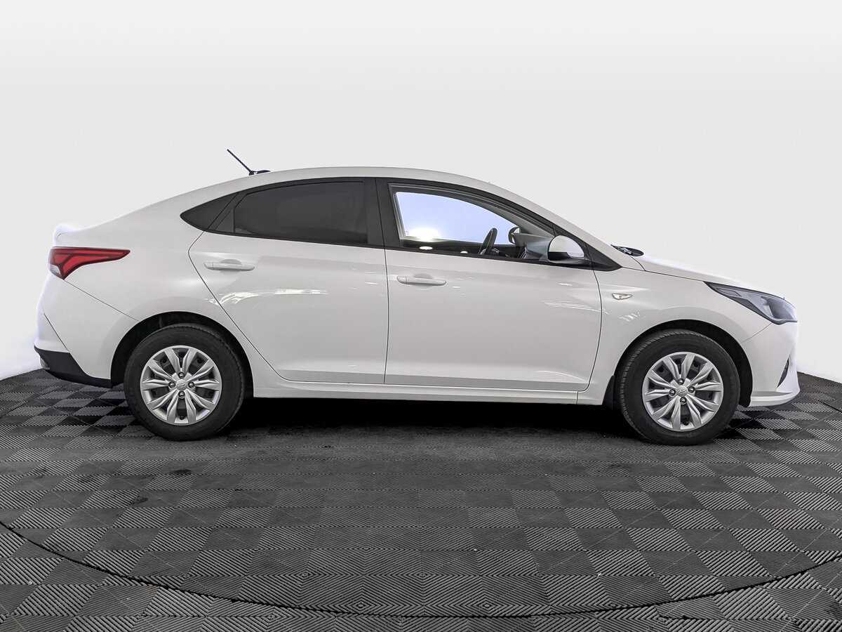 Hyundai Solaris с пробегом — 2022 год. Фото: #3